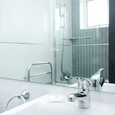 فندق Beachcombers