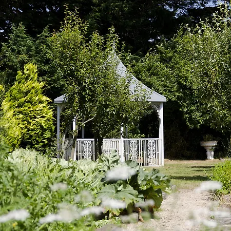 מלון Beachcombers Grouville