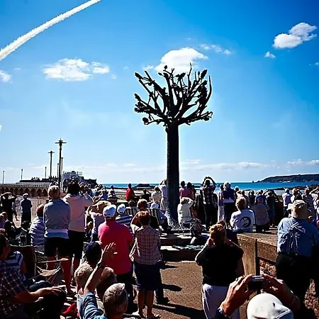فندق Beachcombers