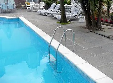 Hotel Beachcombers 3*