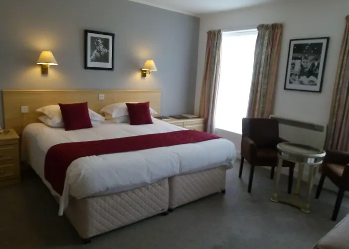 Beachcombers Hotel 3*