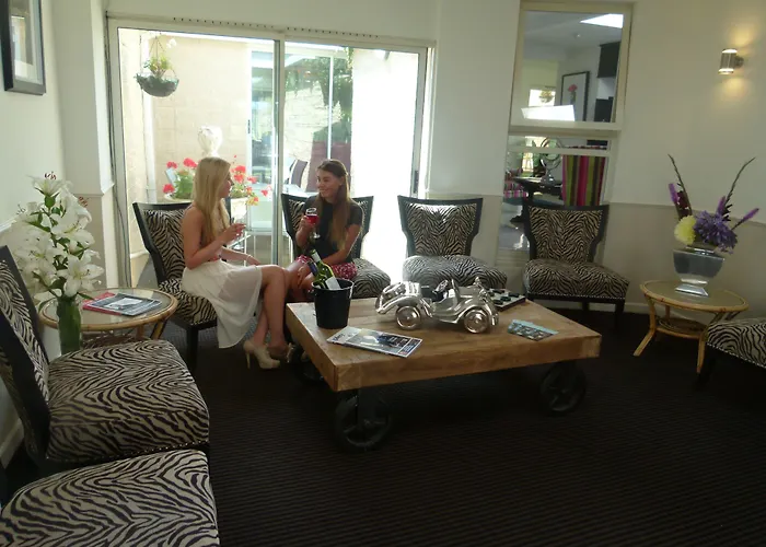 Beachcombers Hotel 3*