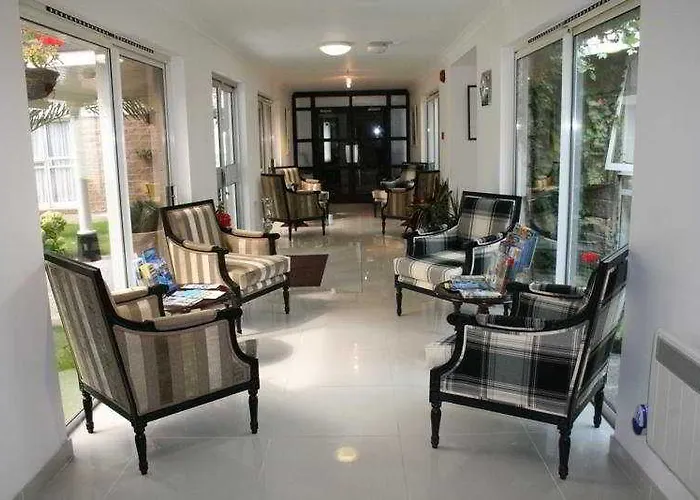 Hotel Beachcombers 3*