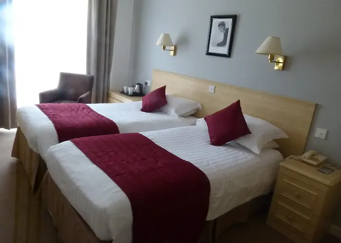 Beachcombers Hotel 3*