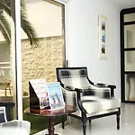 Hotel Beachcombers 3*