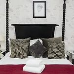 Hotel Beachcombers 3*