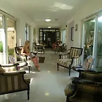 Hotel Beachcombers 3*