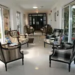 Hotel Beachcombers 3*