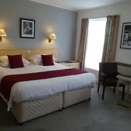 Beachcombers Otel 3*