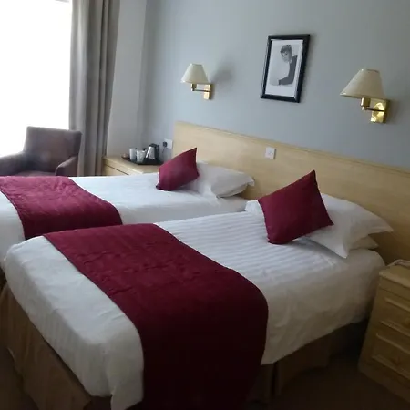 Beachcombers Hotel 3*