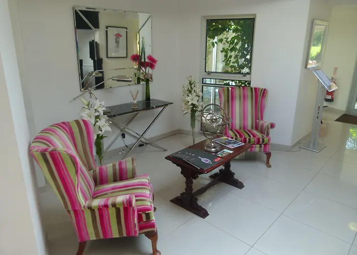 Beachcombers Otel Grouville